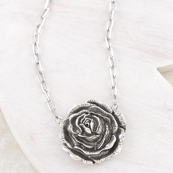Navajo Pearl Rodeo Rose Ring