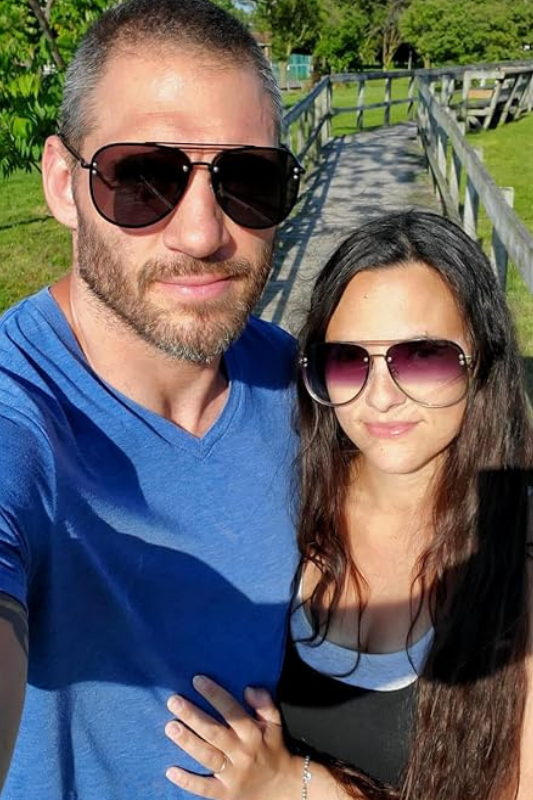 Iconic Aviator Style Sunglasses