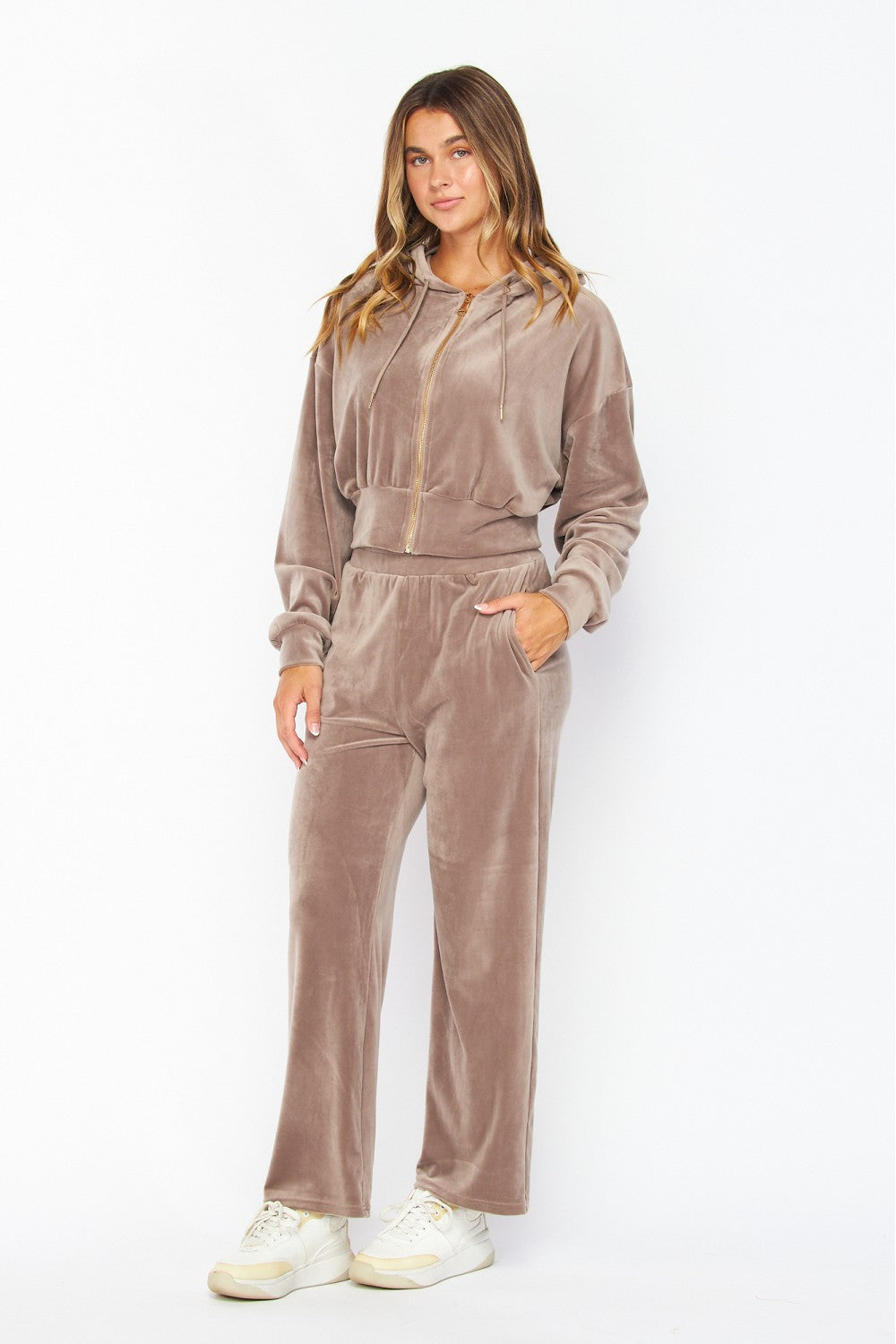 WEEKEND WARRIOR VELOUR JOGGER SET IN TAUPE