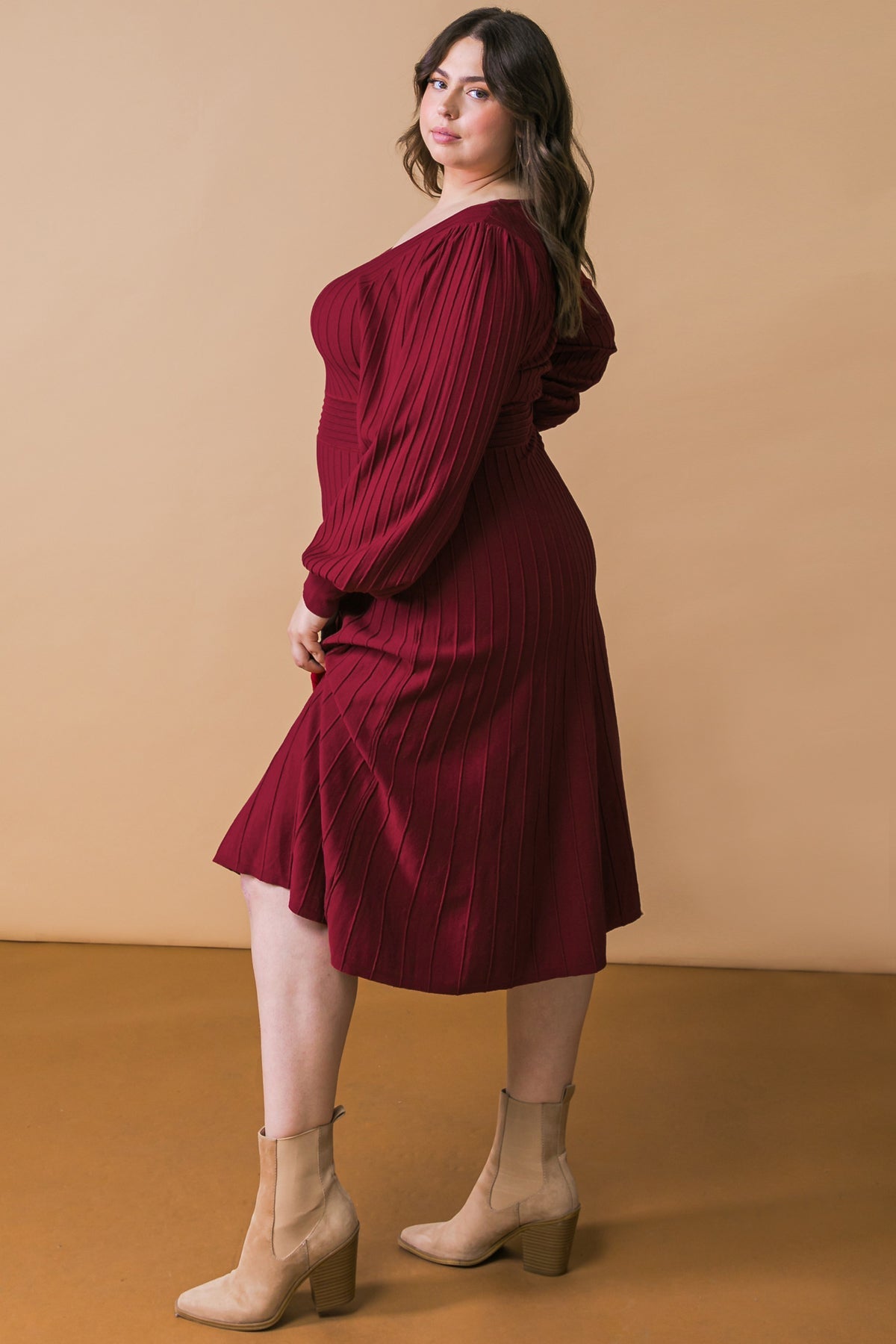 VESTIDO MIDI DE PUNTO CON LEMA "KEEP LOOKING UP"