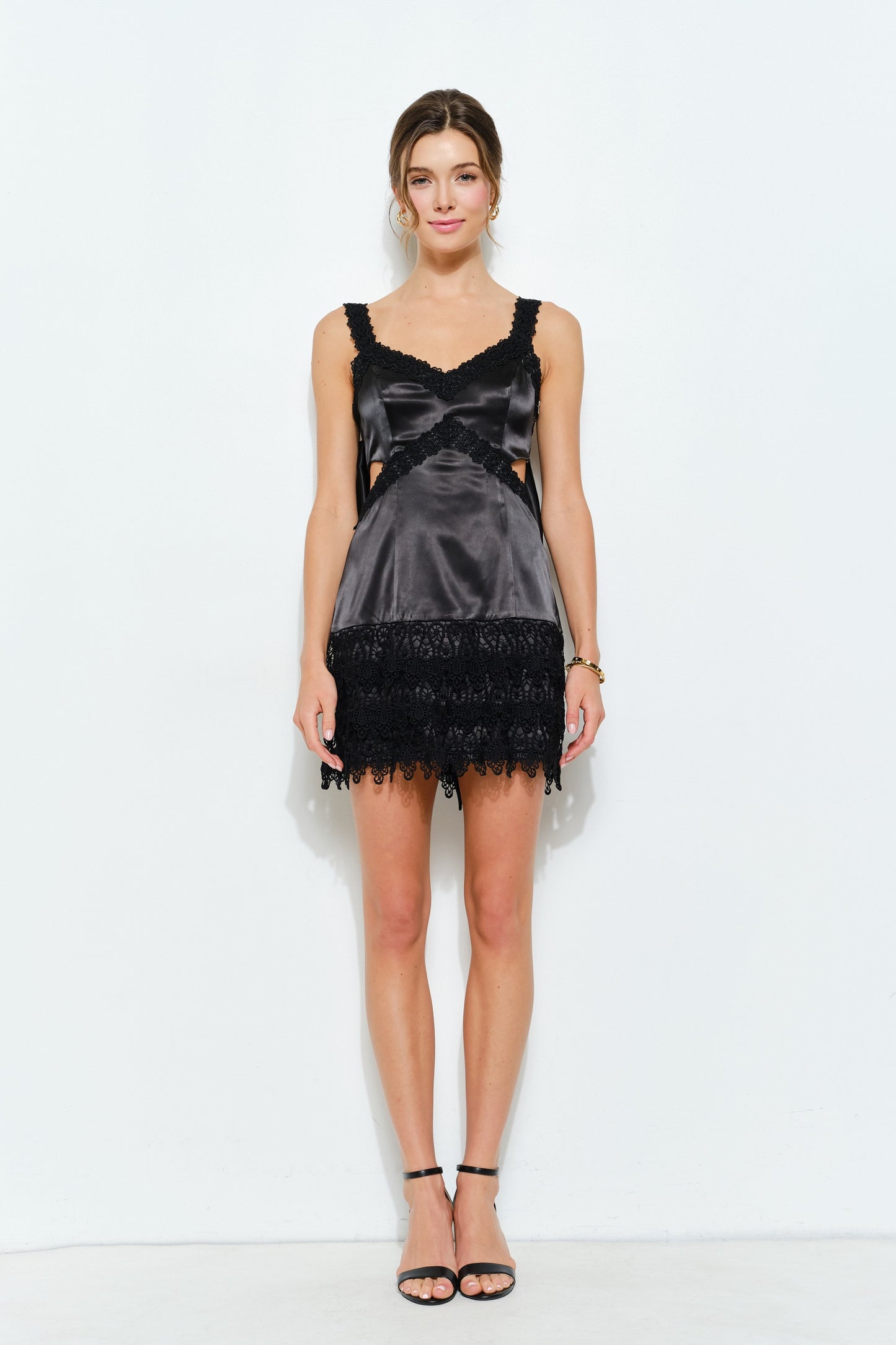 BACK BOW BEAUTY BLACK DRESS