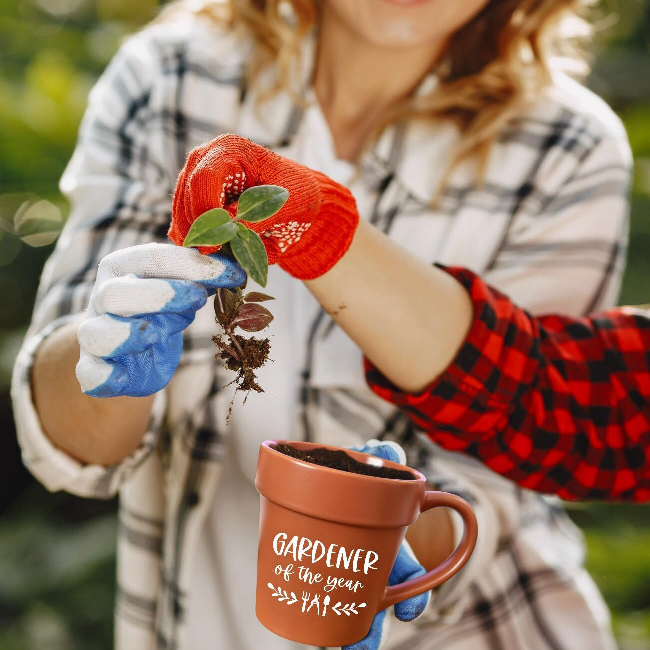 Sips and Socks Female Gardners Gift Set