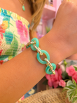 Pulsera elástica verde menta con eslabones abiertos retorcidos