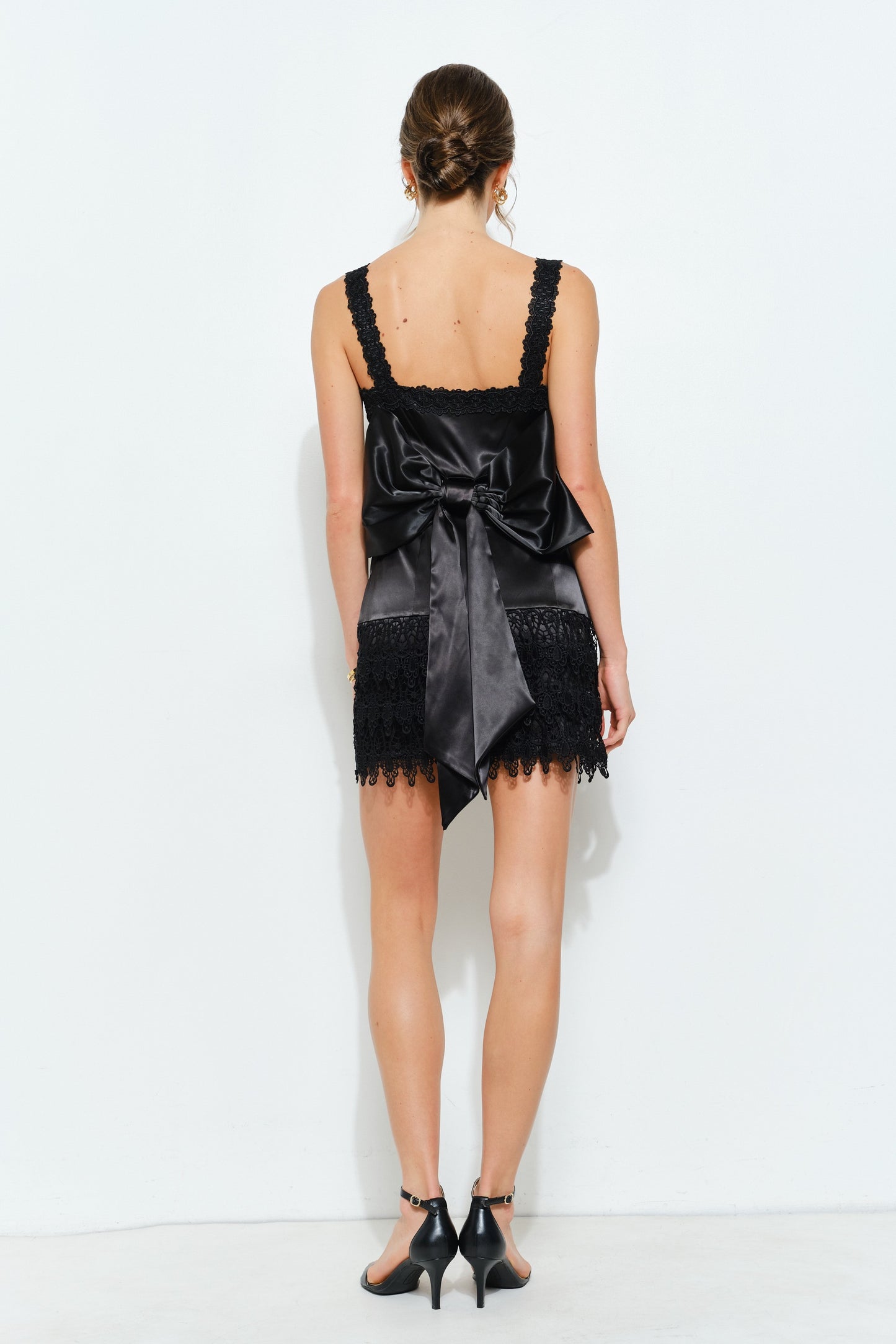 BACK BOW BEAUTY BLACK DRESS