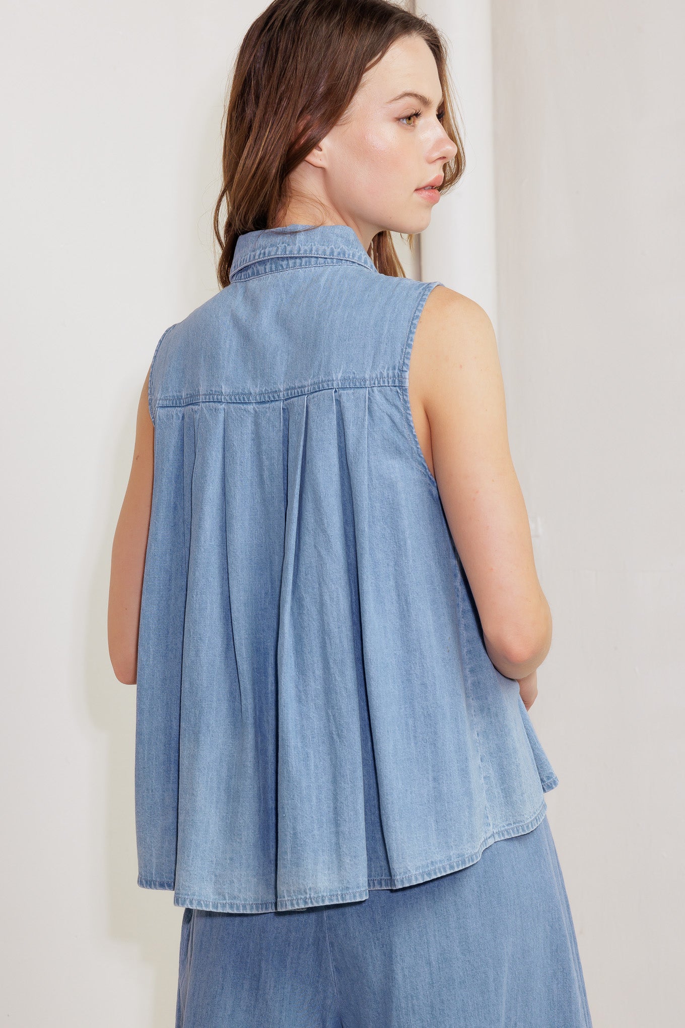 SERENITY HILL CHAMBRAY DENIM TOP