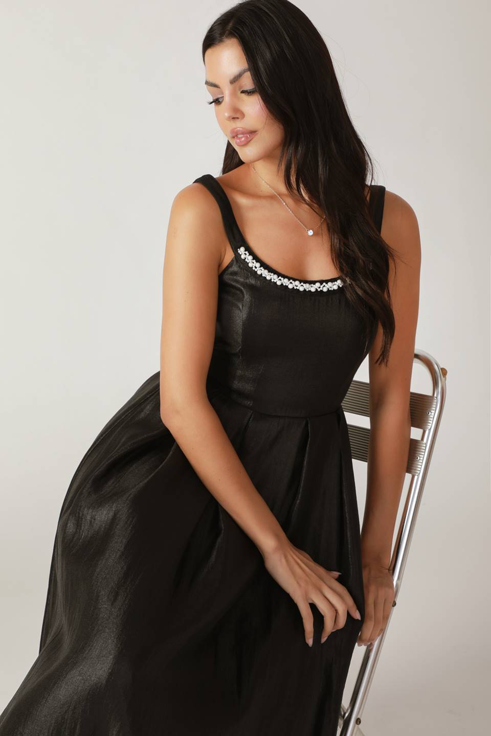 VESTIDO MIDI TEJIDO CAMPOS REVOLOTEANTES