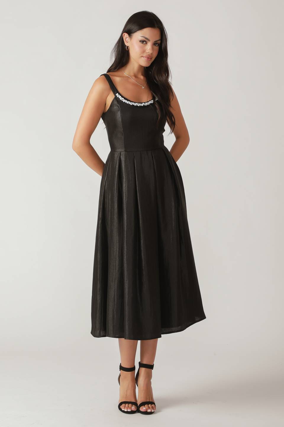 VESTIDO MIDI TEJIDO CAMPOS REVOLOTEANTES