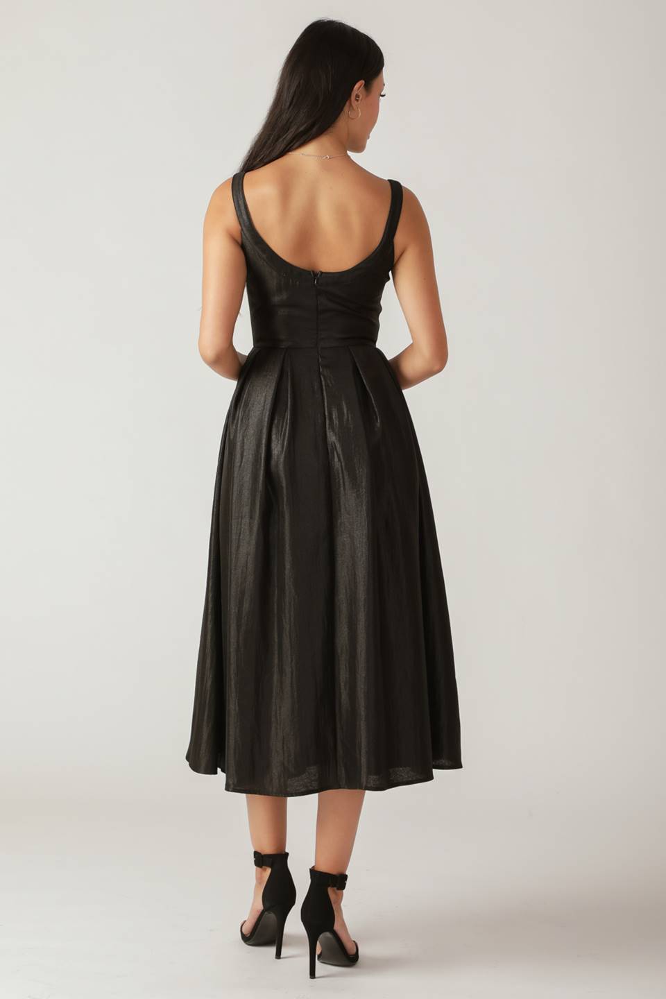 VESTIDO MIDI TEJIDO CAMPOS REVOLOTEANTES