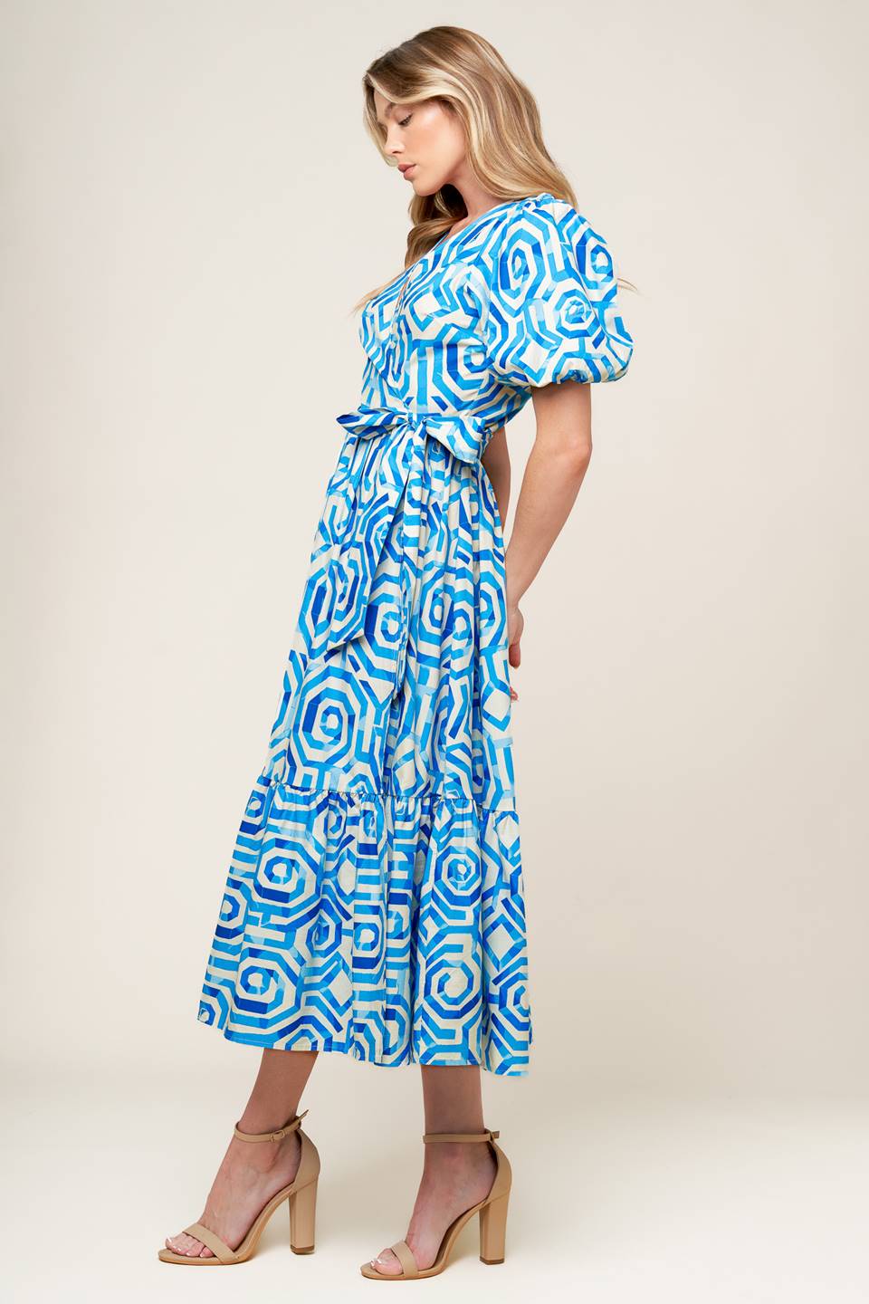 VESTIDO MIDI TEJIDO ENCANTADOR DE TEMPORADA