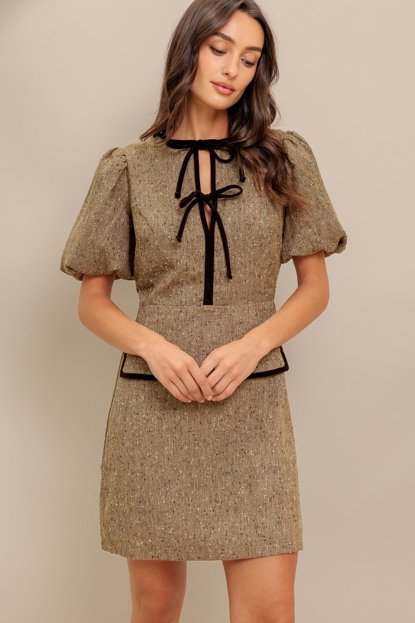 VESTIDO MINI MADEMOISELLE MODE TEJIDO CON ESTAMPADO DE HIERBA