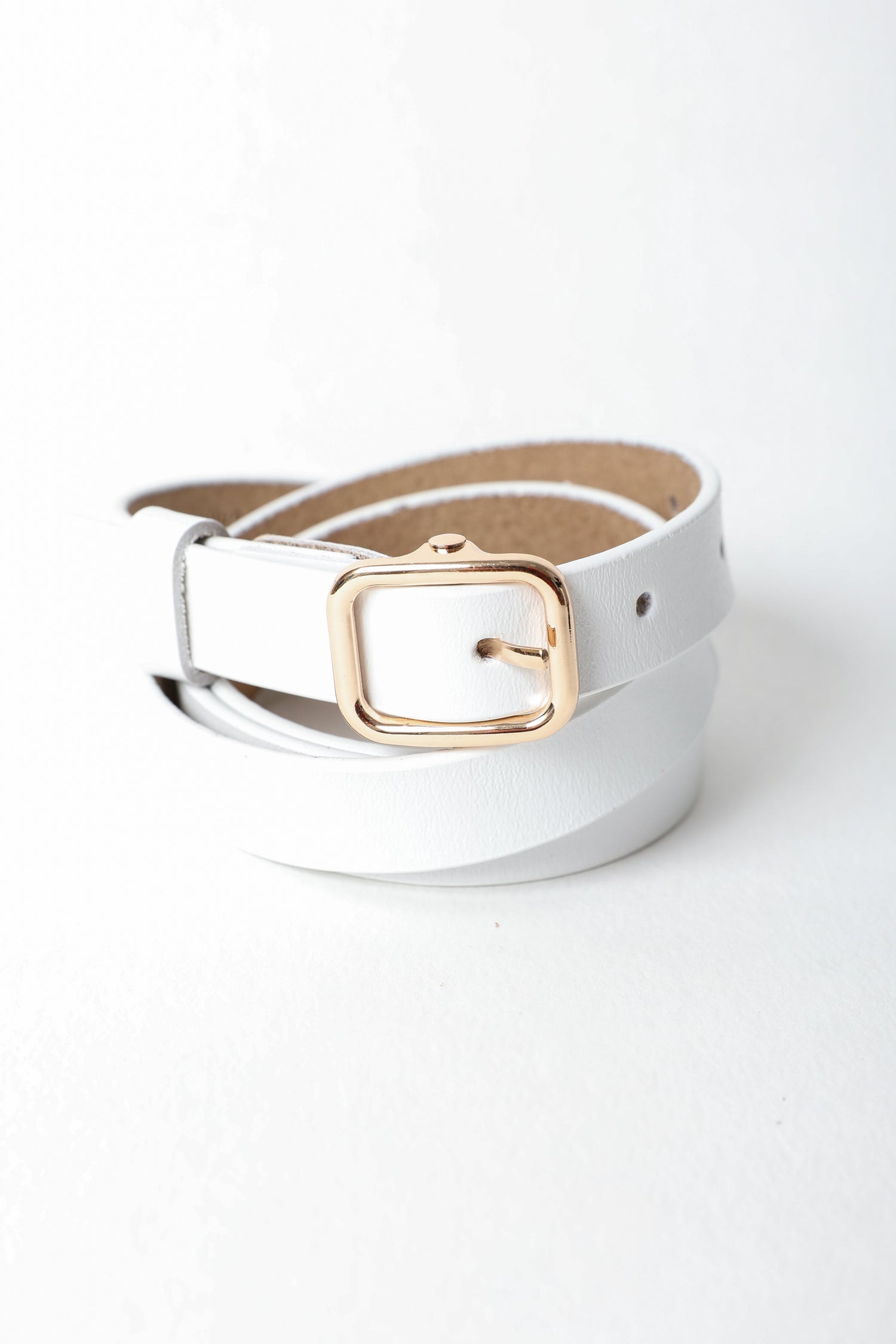 Versatile Skinny Leather Belt – Perfect for Any Outfit 💫 Leto Collection