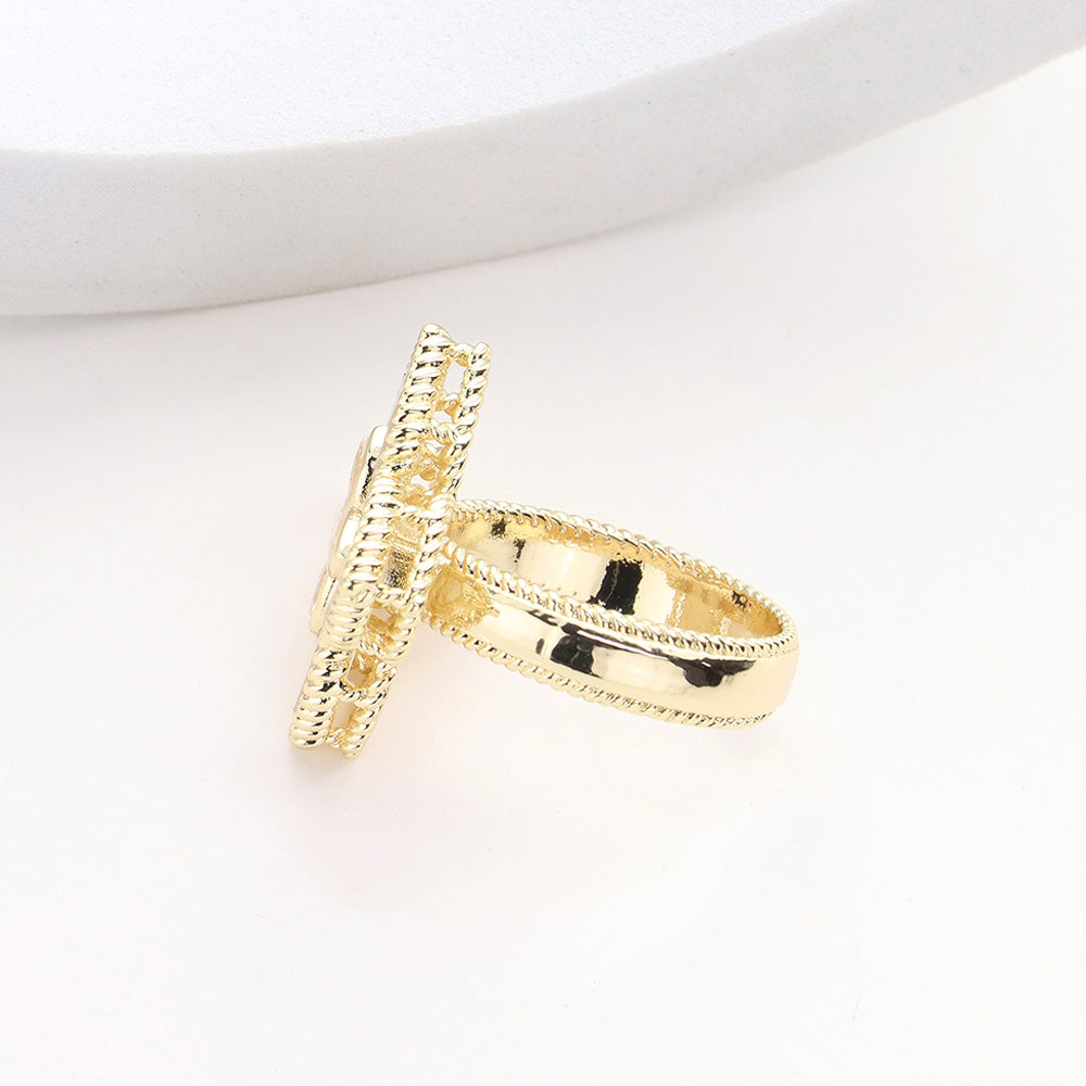 Mother-Of-Pearl Gold Clover Ring