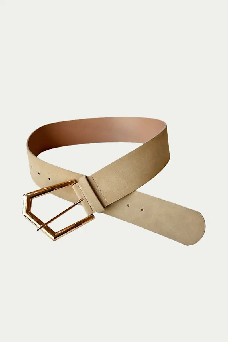 Wild West Chic: Wide Suede Belt Leto Collection