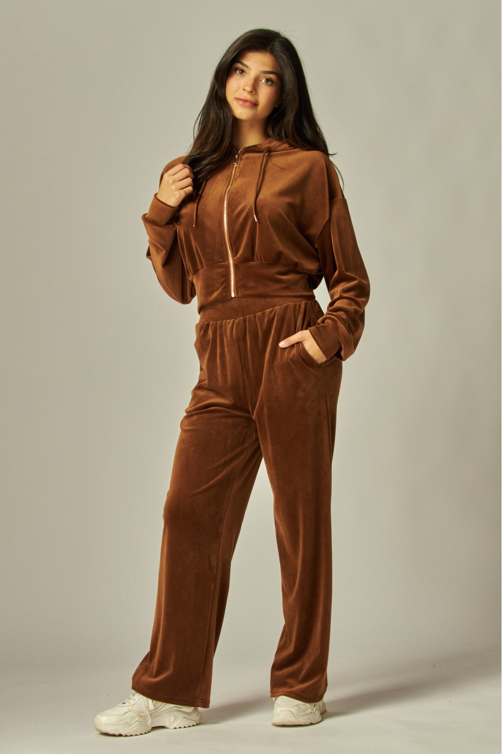 WEEKEND WARRIOR VELOUR JOGGER SET IN BROWN