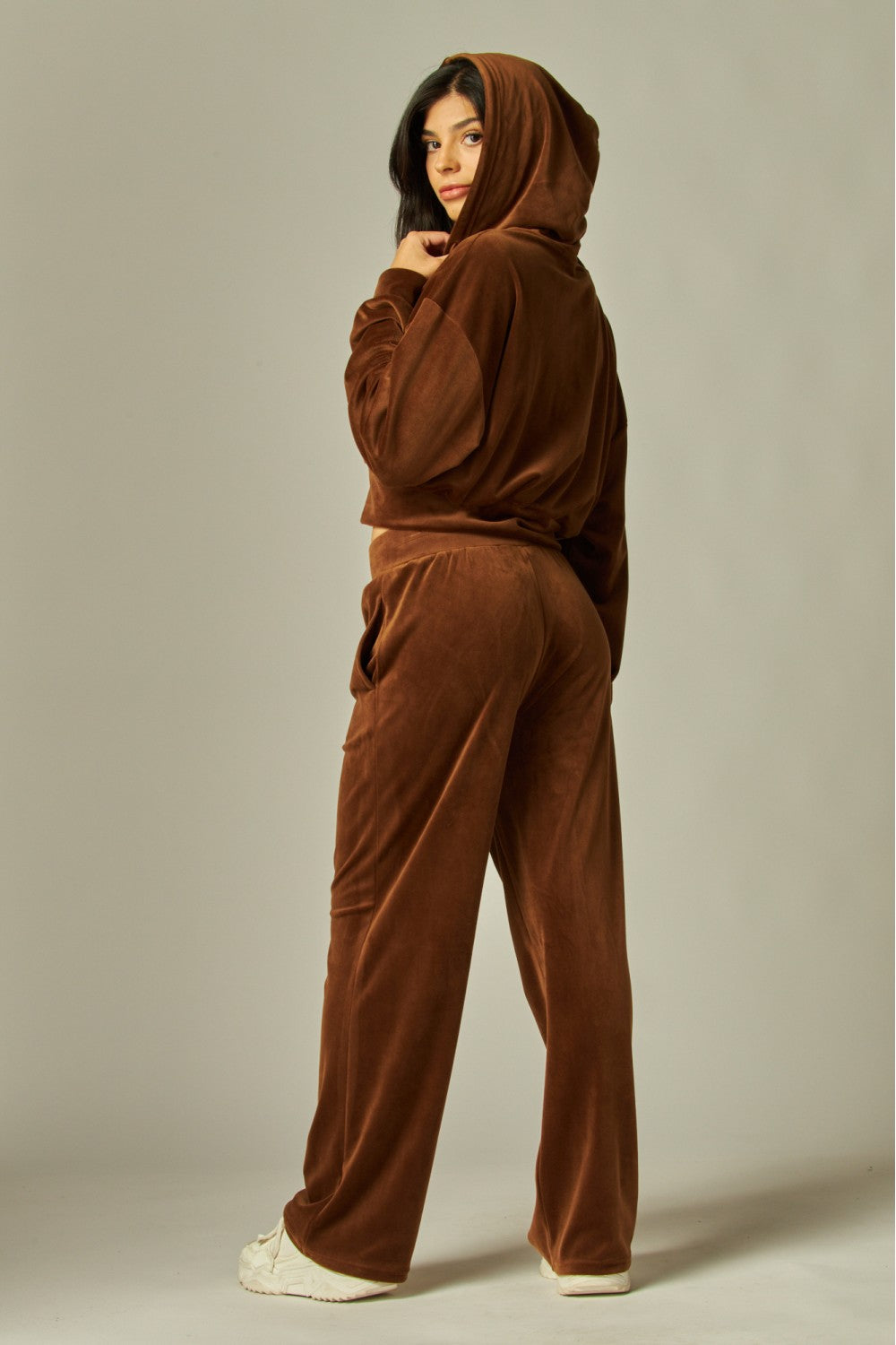 WEEKEND WARRIOR VELOUR JOGGER SET IN BROWN