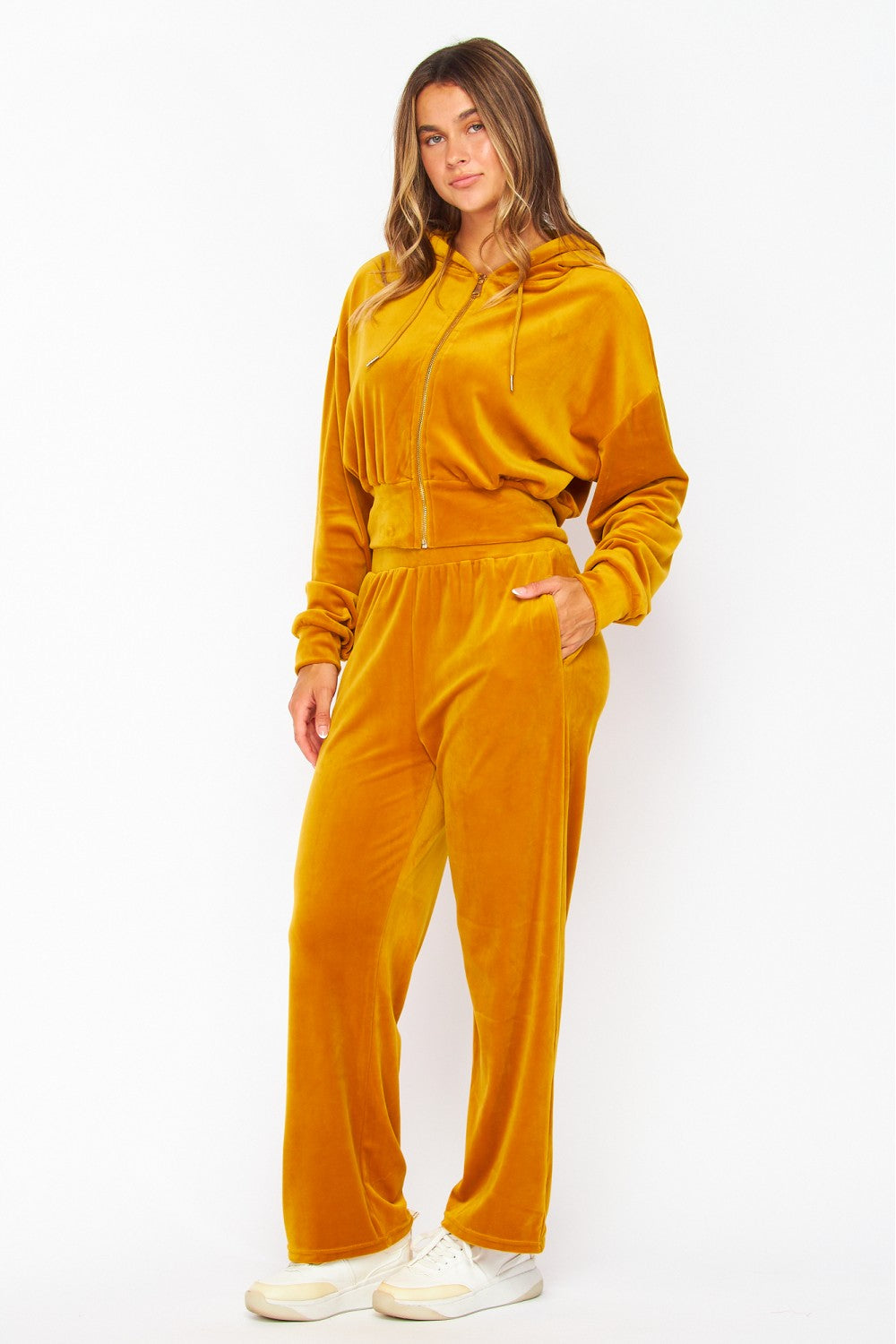 WEEKEND WARRIOR VELOUR JOGGER SET IN GOLD