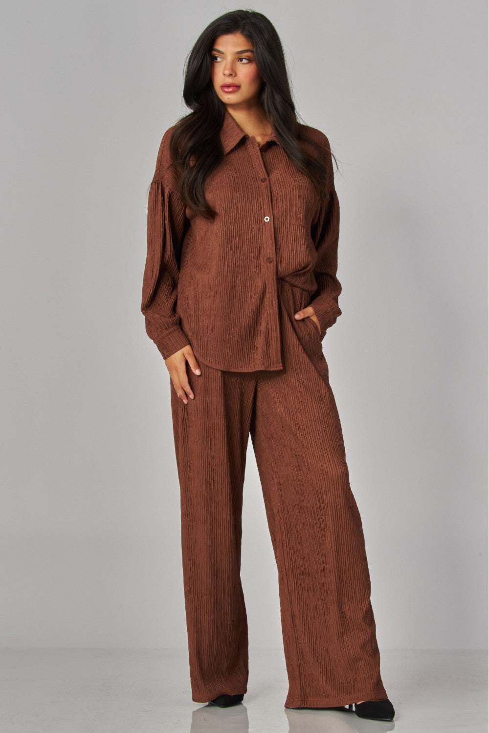 WELCOME THE WEEKEND LOUNGE PANTS SET IN BROWN
