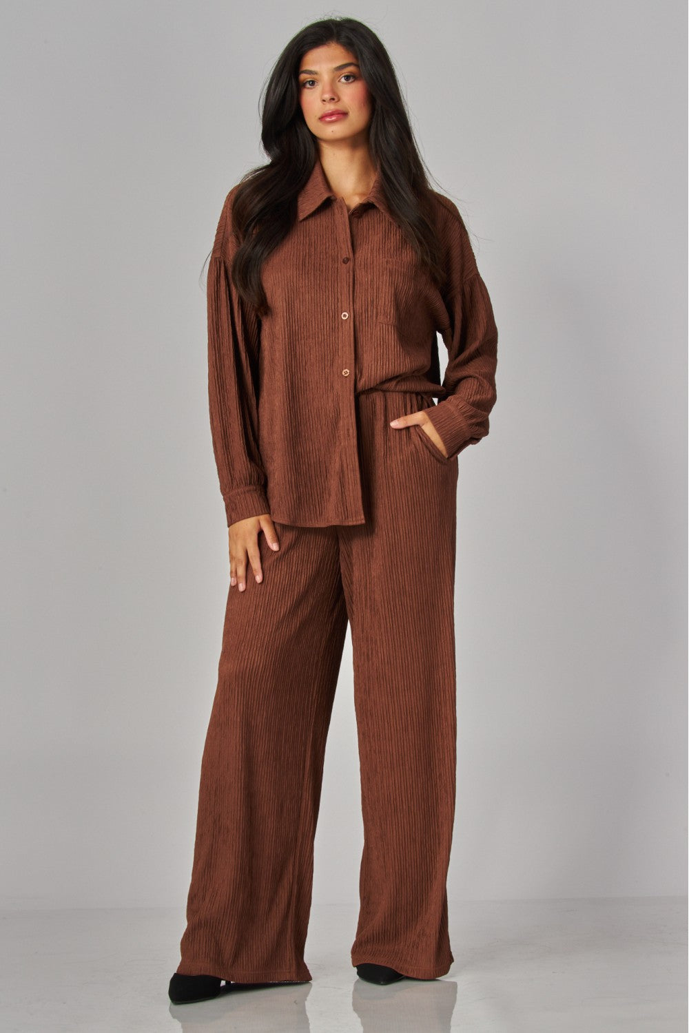 WELCOME THE WEEKEND LOUNGE PANTS SET IN BROWN