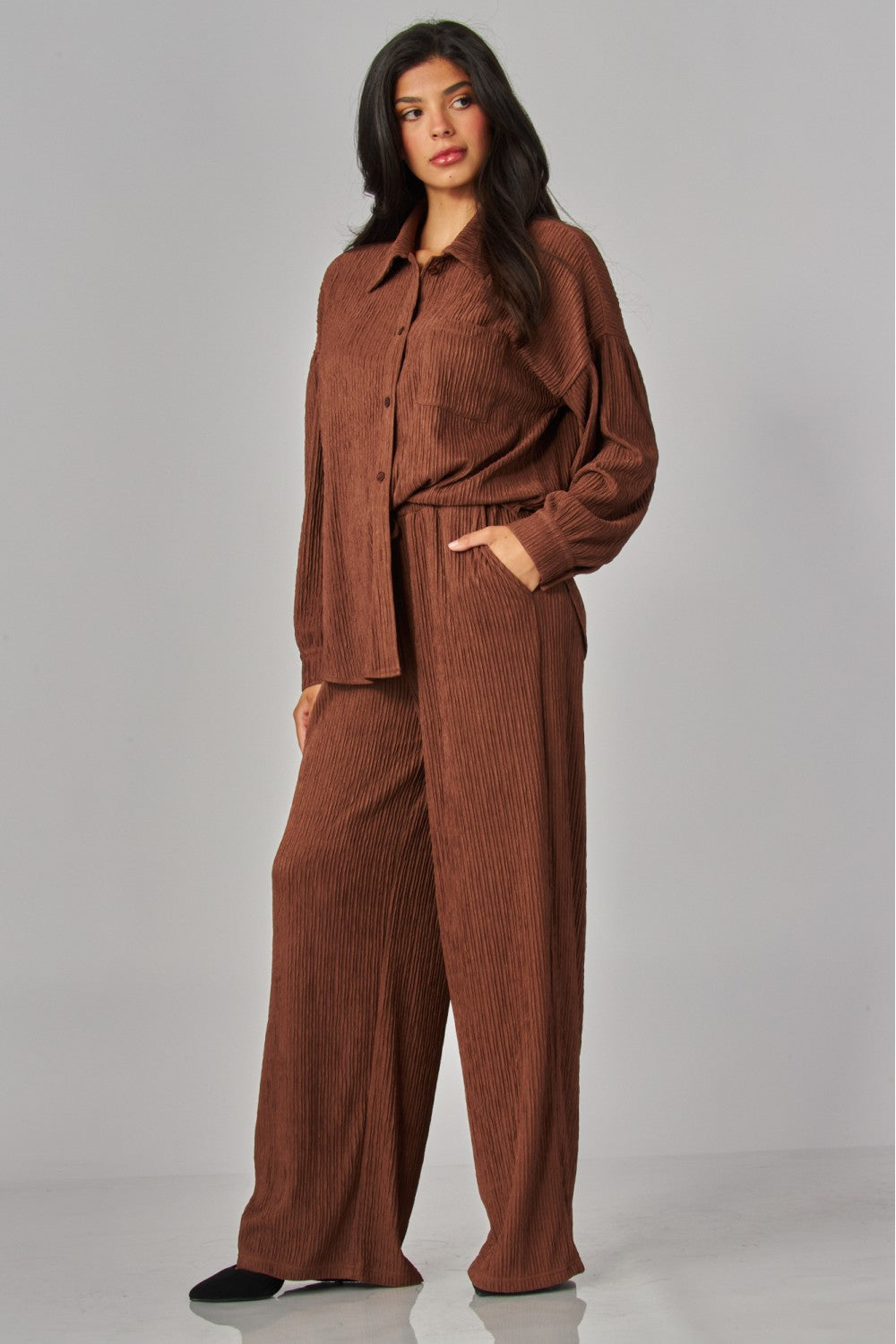 WELCOME THE WEEKEND LOUNGE PANTS SET IN BROWN