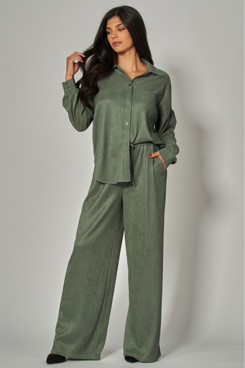 WELCOME THE WEEKEND LOUNGE PANTS SET IN OLIVE