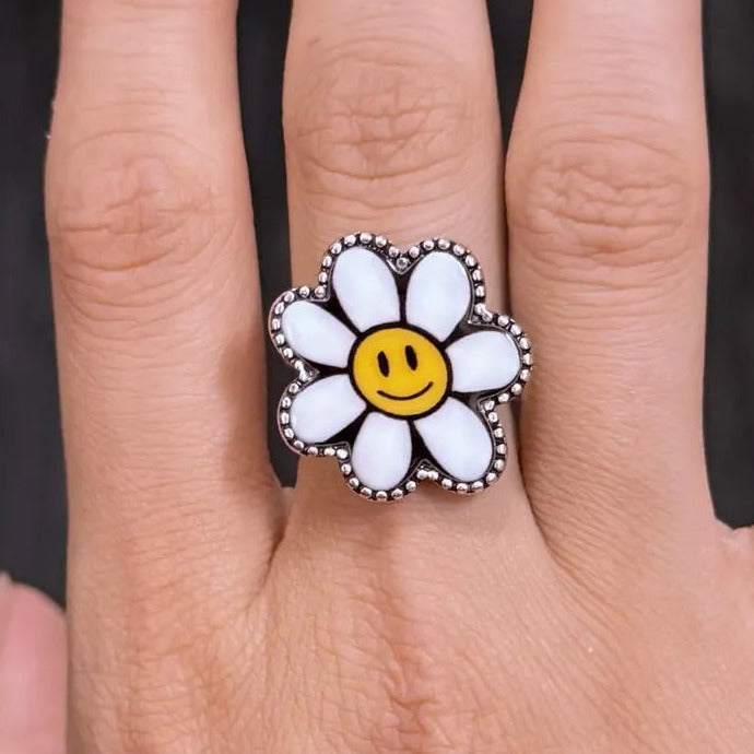 Smiley Face Darling Daisy Ring